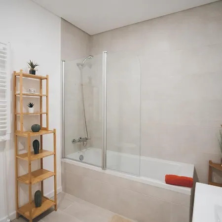 Santa Barbara Villa * Santa Barbara (Lisbon)
